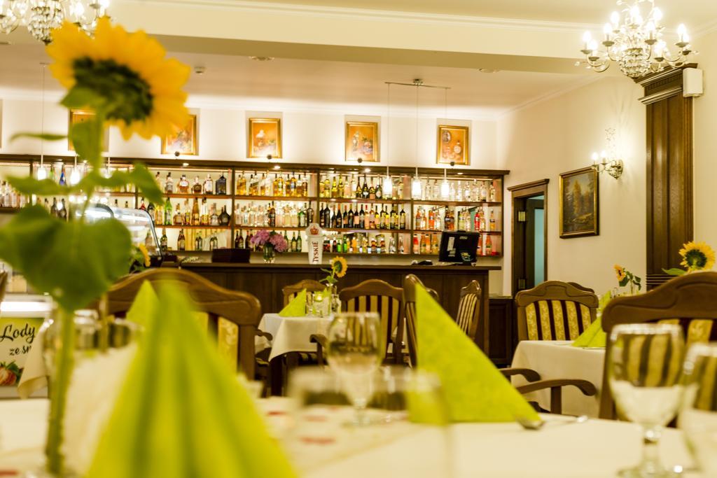 Hotel - Restauracja Platan Sedziszow Malopolski Luaran gambar