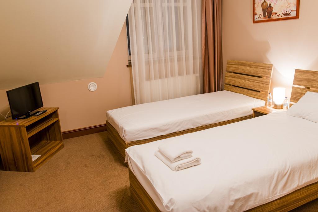 Hotel - Restauracja Platan Sedziszow Malopolski Luaran gambar